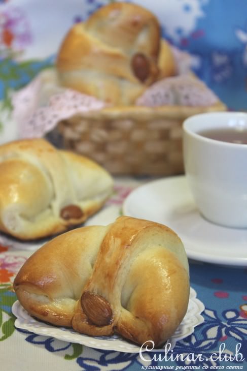 Булочки с бананом и шоколадной пастой