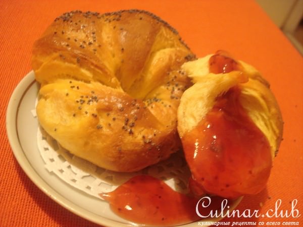 булочки с шафраном и маком