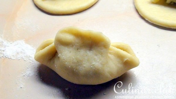 Пирожки с сыром из песочно-творожного теста.