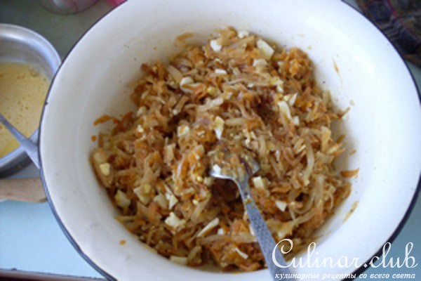 Слоёные пирожки с капустой