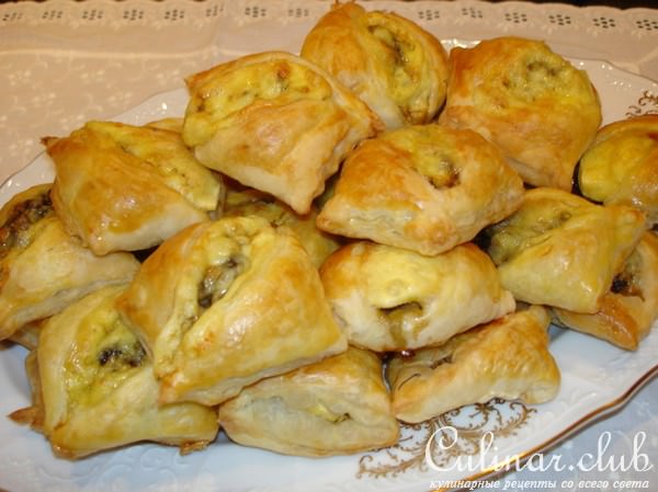 Закусочные пирожки с грибами и сыром 