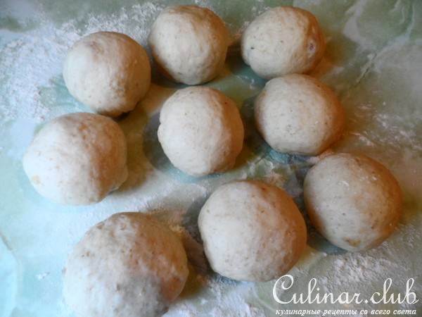 Нежнейшие булочки с изюмом и овсяными отрубями к завтраку.