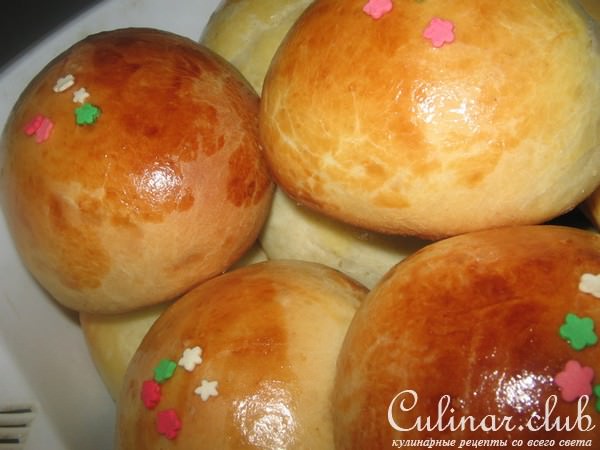 Плюшки с изюмом и корицей+ булочки с повидлом.