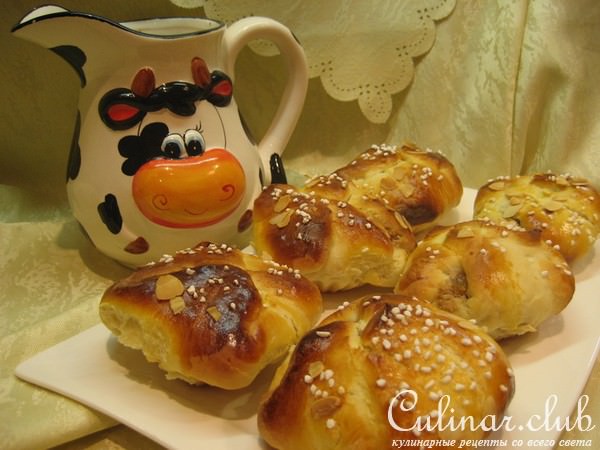 Булочки с медово-миндальным кремом