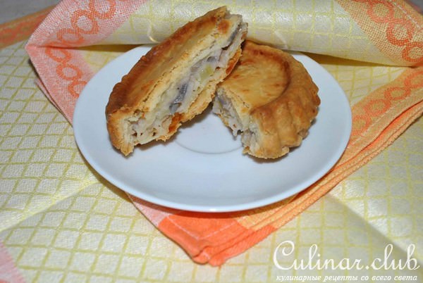 Пирожки с луком и сельдереем 