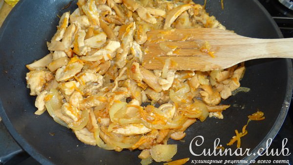 Паляница с начинкой для пикника, ароматная и сытная