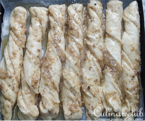 Ореховые косички в карамели