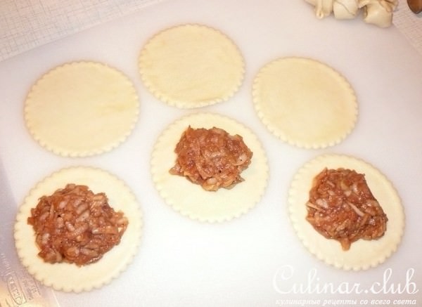 Пышки с яблочной начинкой