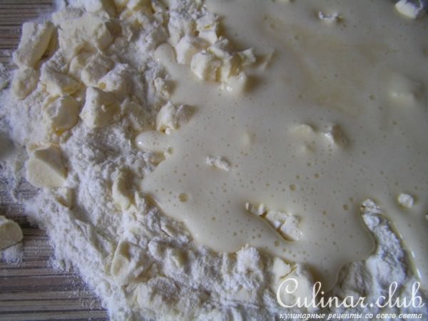 Ватрушки с творогом и изюмом