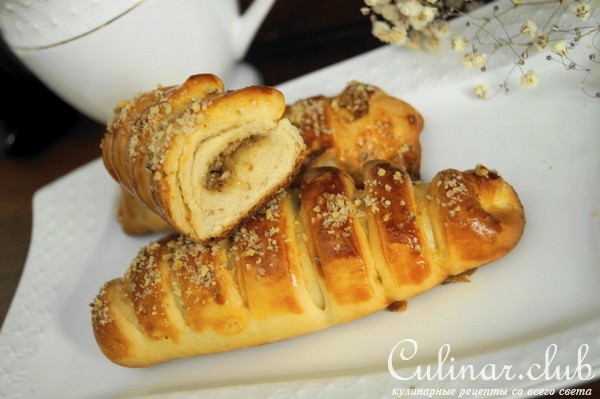 Сдобные булочки с грецкими орехами