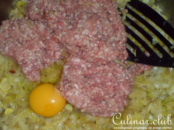 Пирожки с мясом и молодой капустой