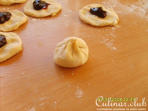 булочка с начинкой