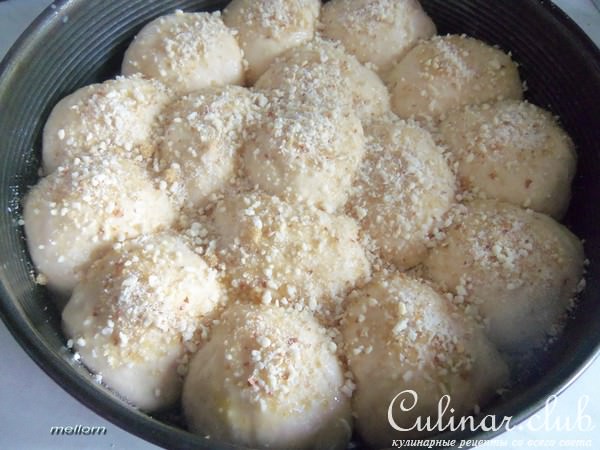 Йогуртовые булочки с творожной массой и карамельно-ореховой корочкой