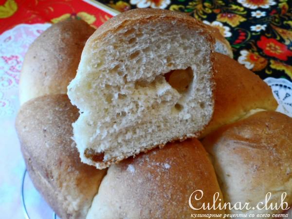 Нежнейшие булочки с изюмом и овсяными отрубями к завтраку.
