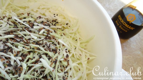 Открытые булочки с маринованной капустой, сыром и кунжутом (идеи для пикника)