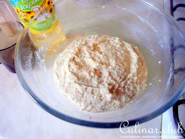 Бублики-булочки из быстрого теста с сахарной корочкой.