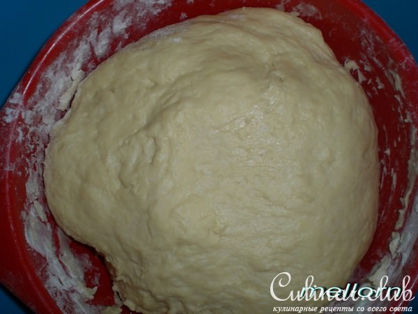Пирожки с изюмом и арахисом
