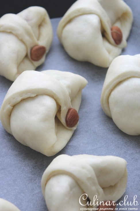 Булочки с бананом и шоколадной пастой