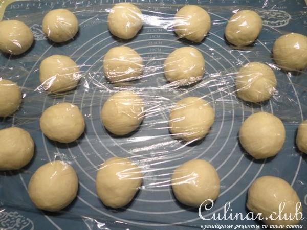 Булочки из теста со сливочным творожным сыром
