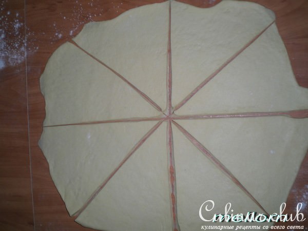 Пирожки с изюмом и арахисом