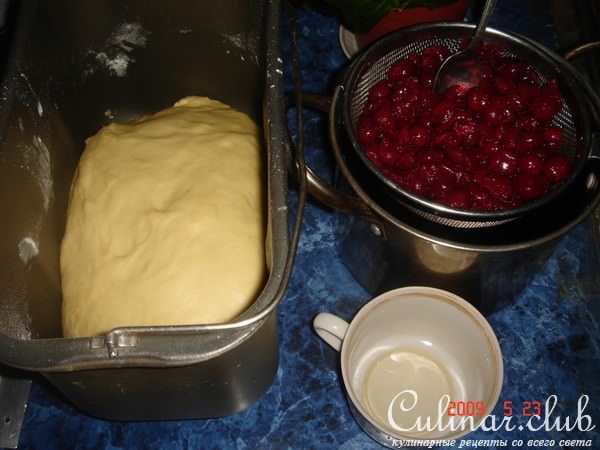 Булочки с вишней
