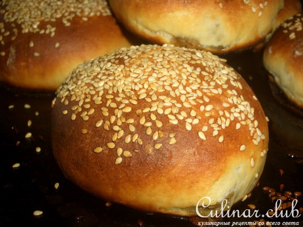 Круглые пирожки с баклажанами и курицей
