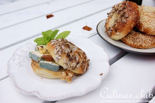 Бейглы с кунжутом и семечками 