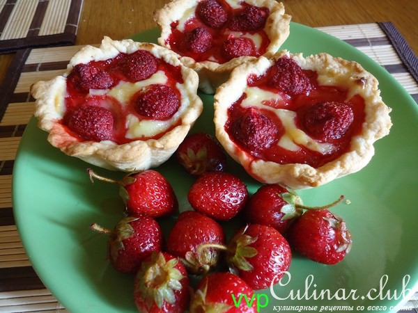 Португальские пирожные с клубникой