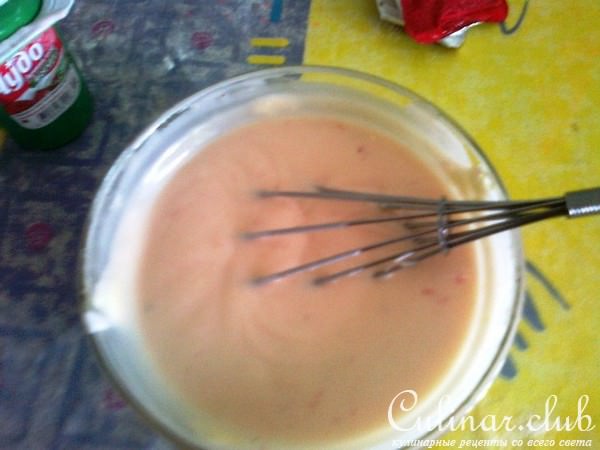 Пирожное с йогуртом, шоколадом и клубникой+бонус