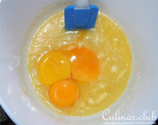 Корзиночки с яблочным пюре и белковым кремом