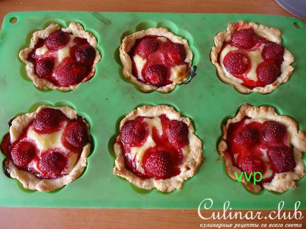 Португальские пирожные с клубникой