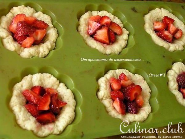 Корзиночки с клубникой и штрейзелем