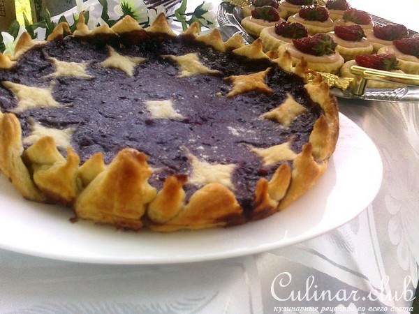 Пирожное с йогуртом, шоколадом и клубникой+бонус