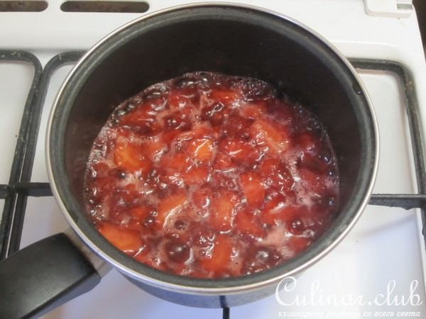 Пирожное "Сердечки" с клубничным муссом.
