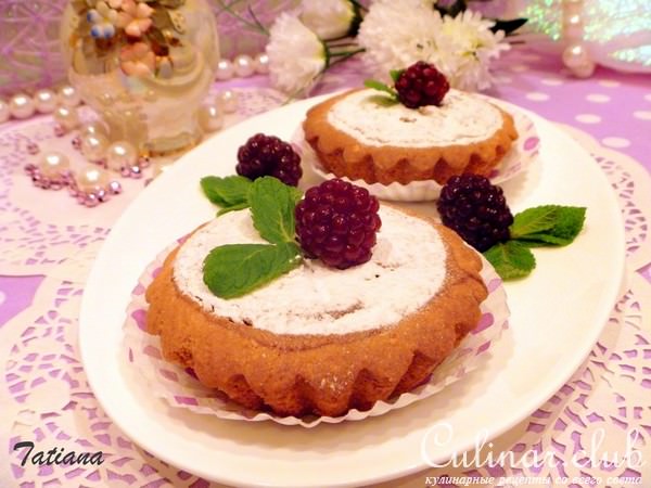 Тарталетки миндальные с марципановым кремом и ежевикой