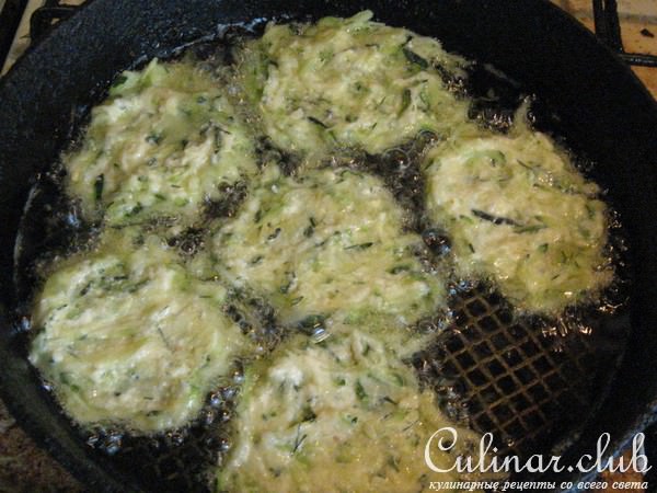 Оладьи с кабачков с сырной шапкой ( возможен вариант)