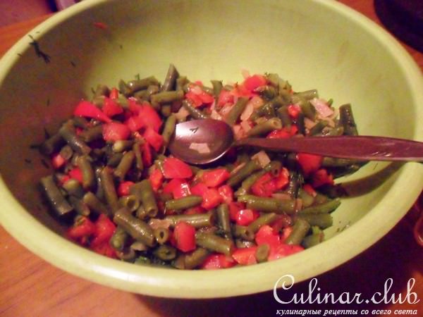 Стручковая фасоль, запечённая с яйцом
