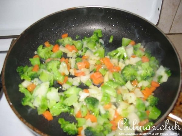 Котлетка с овощами и макаронами для ребенка
