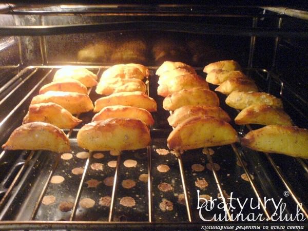 Картофель ломтиками, печёный на решётке в духовке
