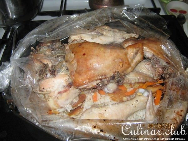 Запеченная курица с рисом в рукаве