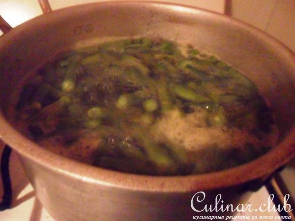 Стручковая фасоль, запечённая с яйцом
