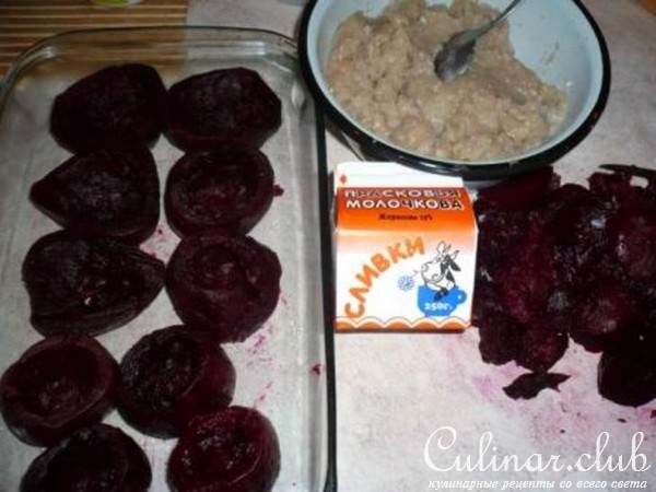 Свекольные бочонки с куриным фаршем