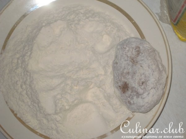 Котлетки из куриных желудков с сыром и свекольный необычный салатик. 