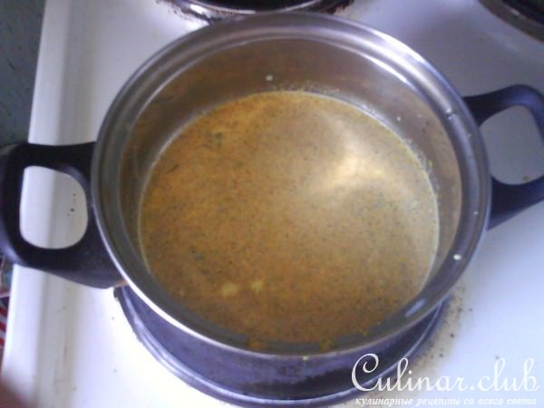 Курица с карри, рисом и зеленью