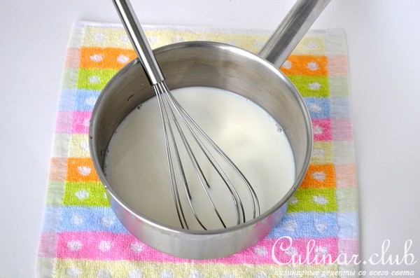 Десертная лазанья с творогом и черной смородиной.