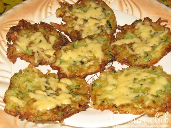 Оладьи с кабачков с сырной шапкой ( возможен вариант)