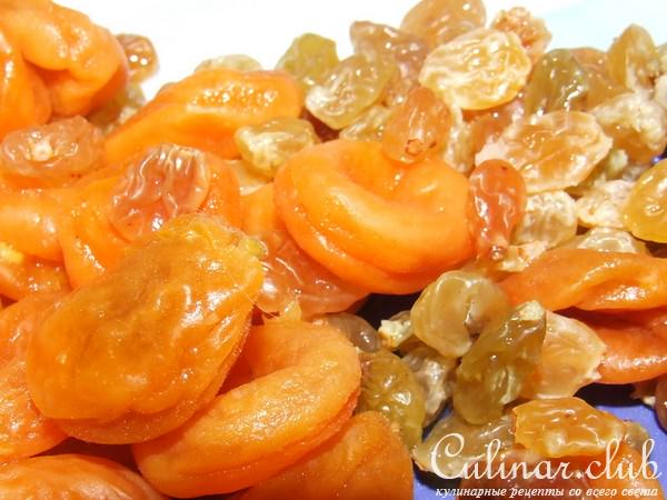 рулет из куриной грудки с сухофруктами, лимонной цедрой, проготовленный в пароварке
