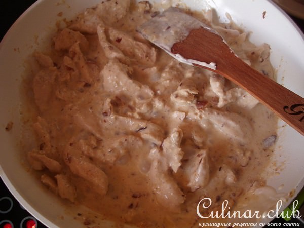 Куриная грудка карри и плов с картошкой.