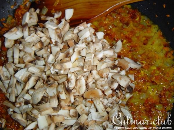Постный картофельный рулет с грибами и овощами