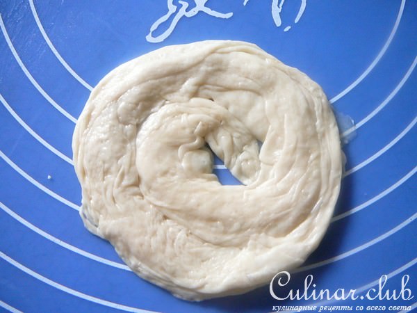 Роти по-тайски: слоеные лепешки с кунжутом и кокосовой стружкой
